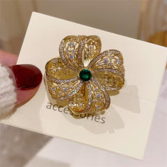 Elegant gold color metal feeling stereo clover brooch