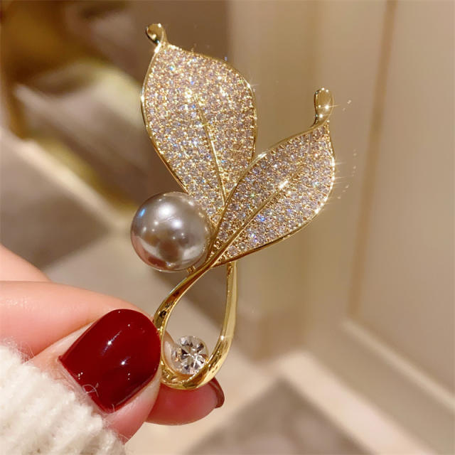 Korean fashion gray pearl diamond leaf brooch