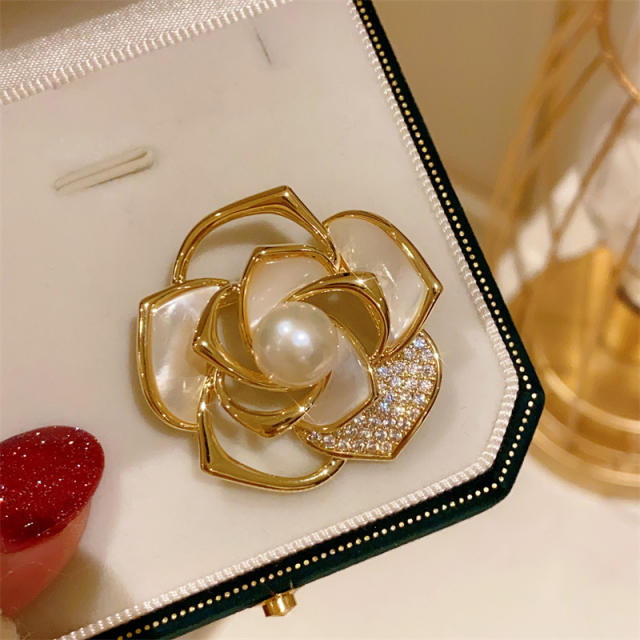 Vintage natural shell rose flower brooch