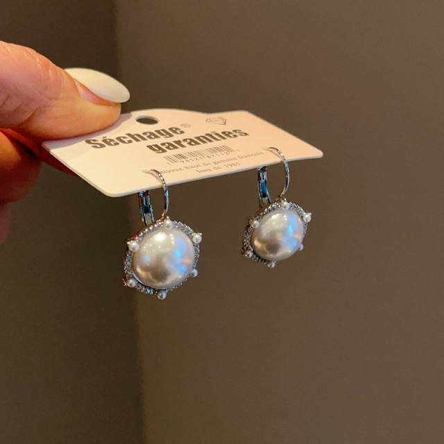 Korean fashion elegant pearl earrings