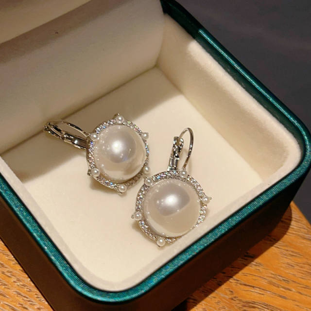 Korean fashion elegant pearl earrings