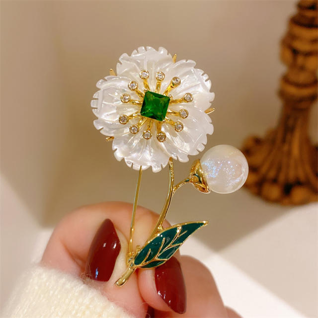 Korean fashion elegant natural shell flower brooch