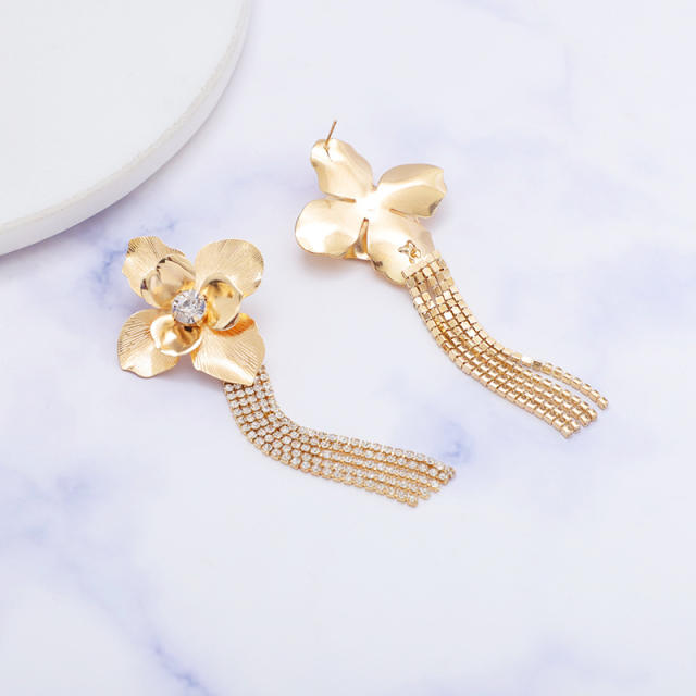 Elegant metal flower chain tassel earrings