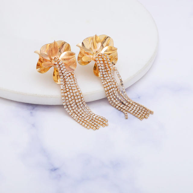 Elegant metal flower diamond chain tassel earrings
