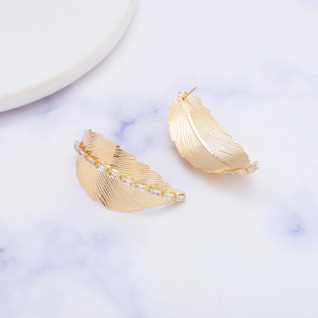 Korean fashion geometric leaf shape earrings