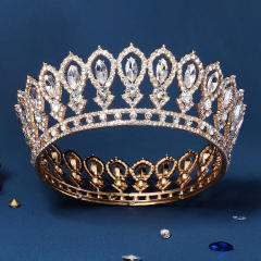 Baroque pave setting diamond crown