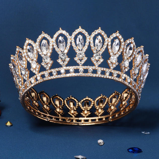 Baroque pave setting diamond crown