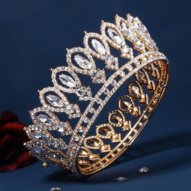 Baroque pave setting diamond crown