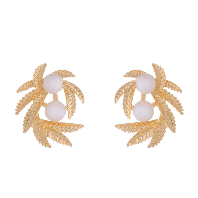 Vintage gold color stereo leaf pearl studs earrings
