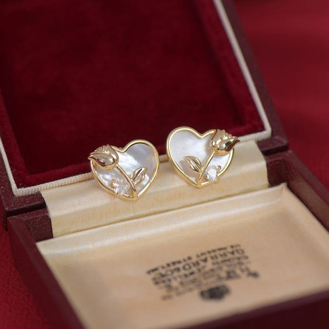 Vintage shell material heart studs earrings