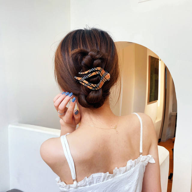Leopard grain pattern hair claw clips