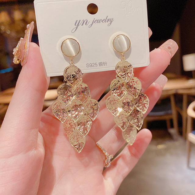 925 needle opal stone leaf tassel earrings