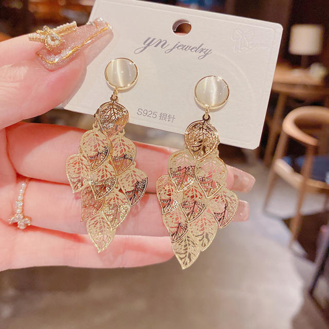 925 needle opal stone leaf tassel earrings