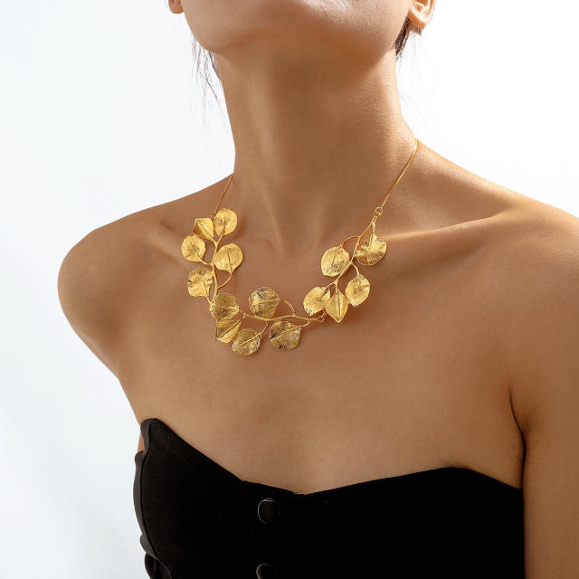 Creative gold color metal feeling leaf necklace for women