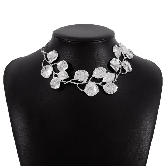Creative gold color metal feeling leaf necklace for women