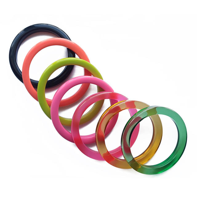 Concise color resin bangle