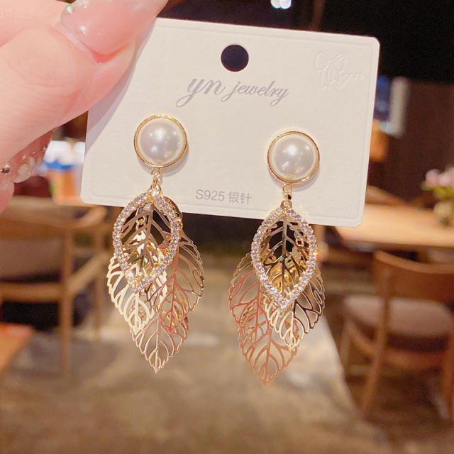 Summer design hollow metal leaf dangle earrings