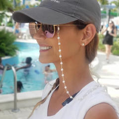 Concise faux pearl bead glass chain
