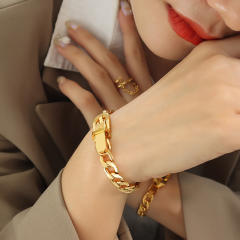 Chunky stainless steel chain bracelet