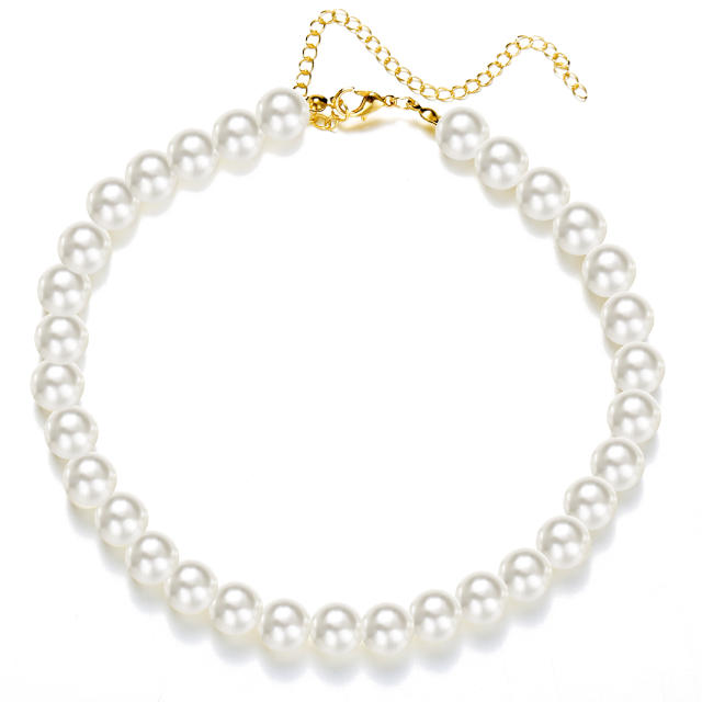 Vintage imitation pearl choker