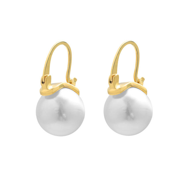 Baroque pearl earrings