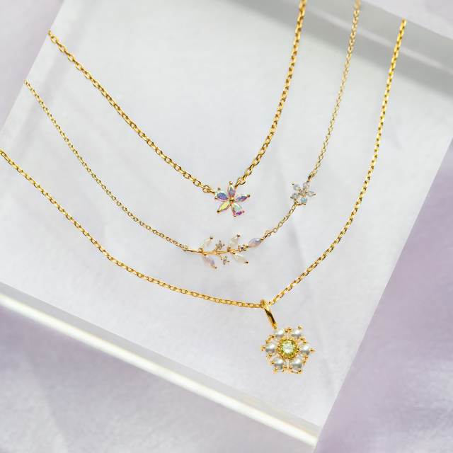 Elegant pearl flower pendant copper necklace