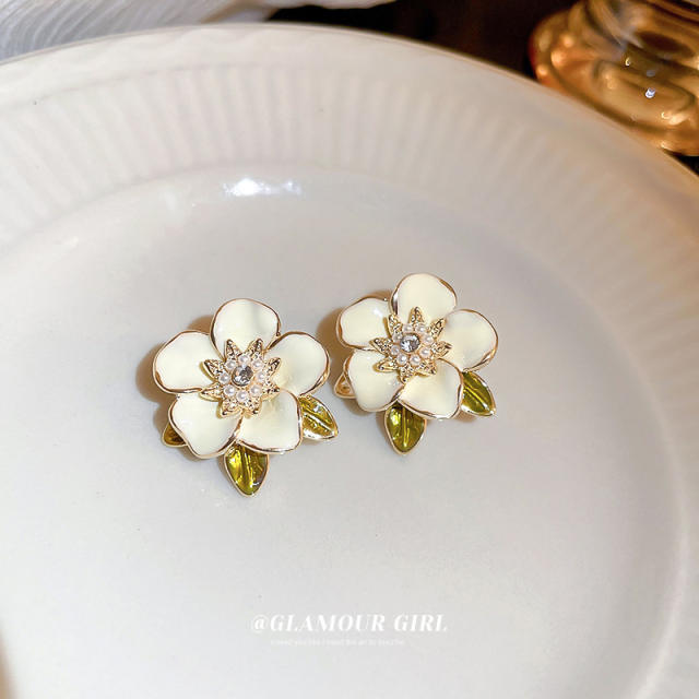 Enamel flower elegant earrings