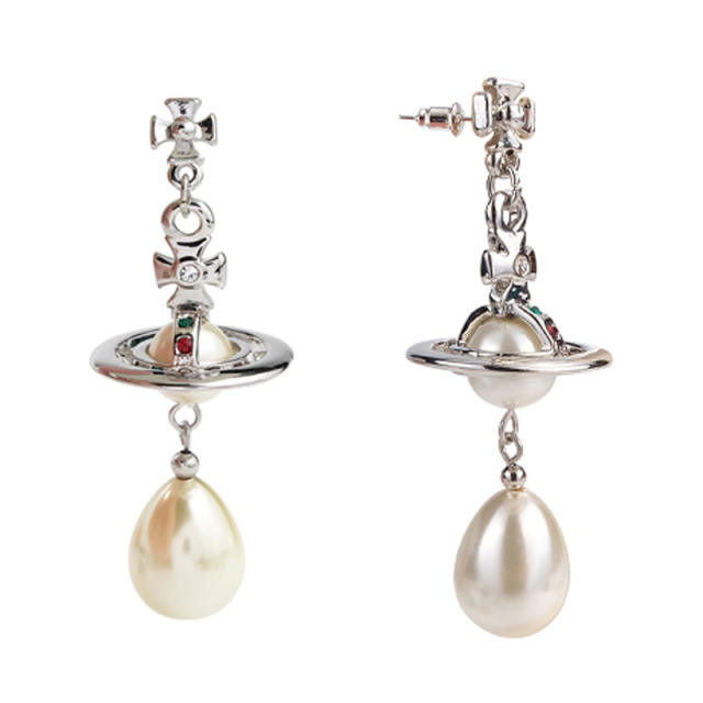 Elegant Saturn design pearl earrings