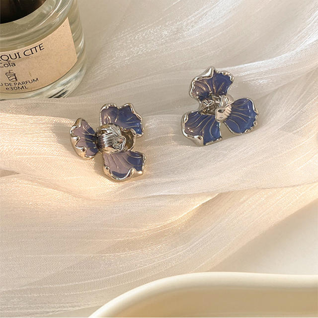Sweet enamel blut color three petal flower studs earrings