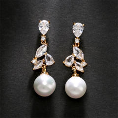 Delicate cubic zircon pearl diamond earrings