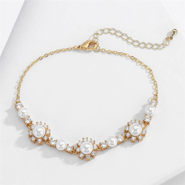 Creative cubic zircon pearl flower design diamond bracelet