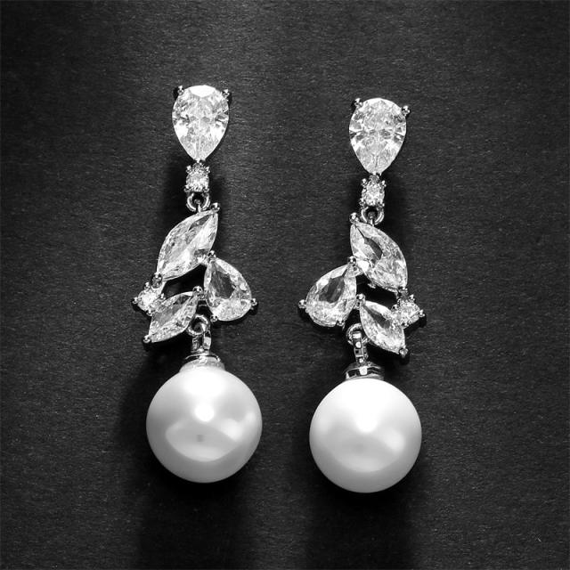 Delicate cubic zircon pearl diamond earrings
