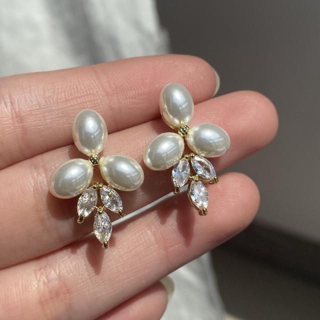 Romantic pearl cubic zircon flower studs earrings