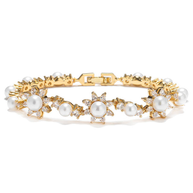 Delicate cubic zircon pearl flower copper bracelet