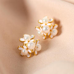 Elegant water pearl cloverstuds earrings
