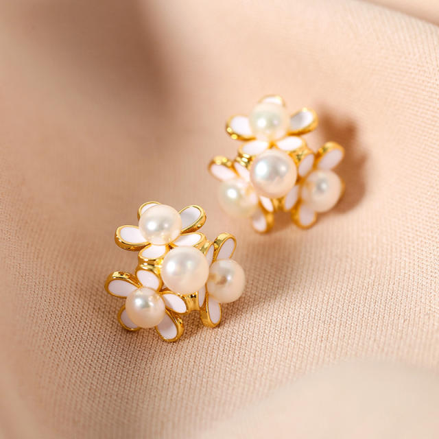 Elegant water pearl cloverstuds earrings