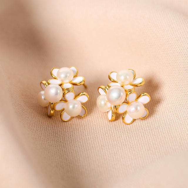 Elegant water pearl cloverstuds earrings