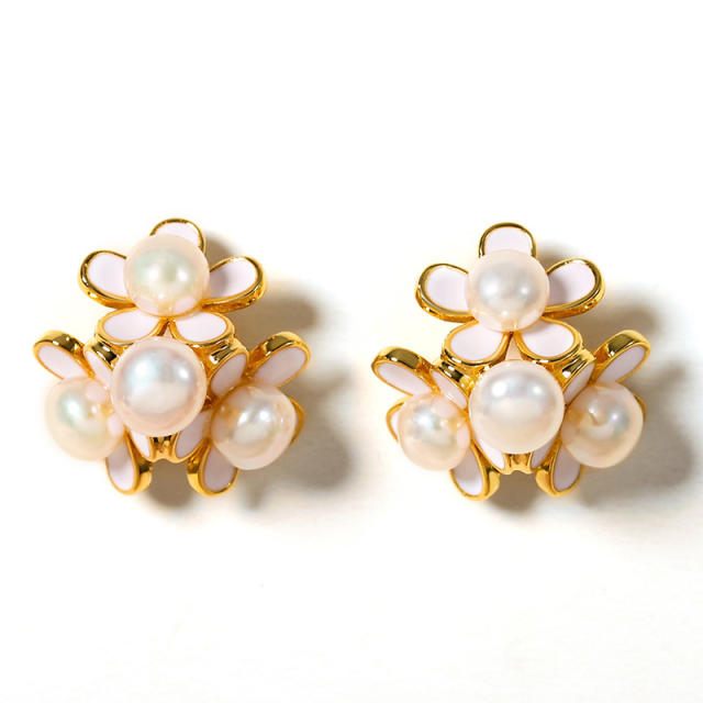 Elegant water pearl cloverstuds earrings