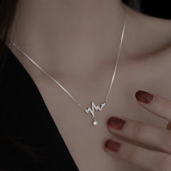 Chic design heartbeat diamond necklace