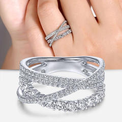 Unique line cubic zircon setting diamond rings