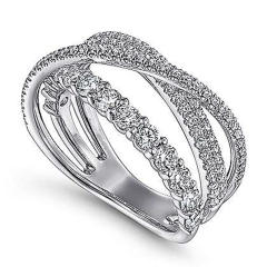 Unique line cubic zircon setting diamond rings