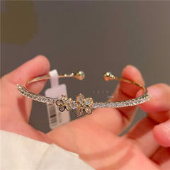 Deliate 14K copper cubic zircon flower bangle