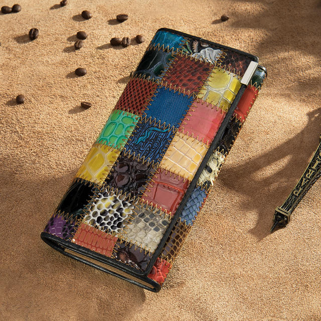 Natural pattern leather wallet