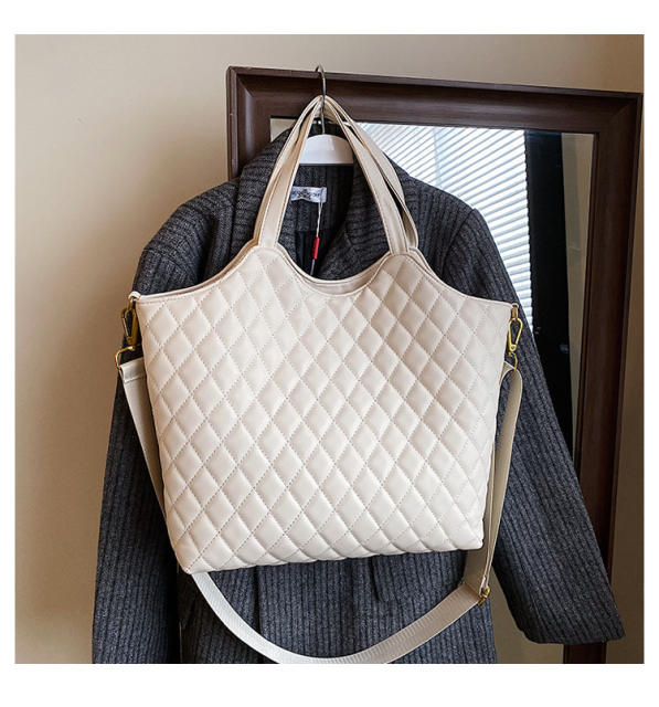 Large capacity qulited PU leather tote bag