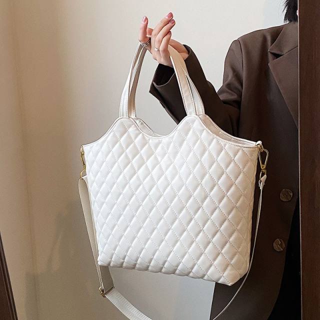 Large capacity qulited PU leather tote bag