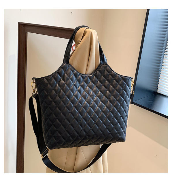 Large capacity qulited PU leather tote bag