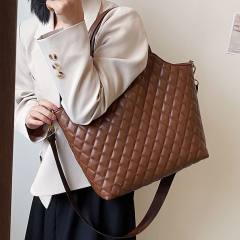 Large capacity qulited PU leather tote bag