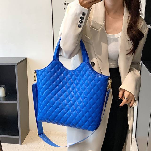 Large capacity qulited PU leather tote bag