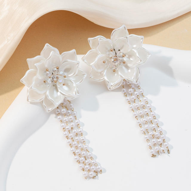 Delicate white acrylic flower pearl tassel wedding earrings