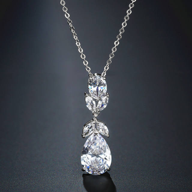 Eleagnt cubic zircon drop diamond necklace